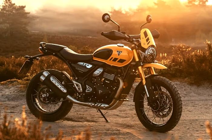 Triumph Scrambler 400 XC front right static in field